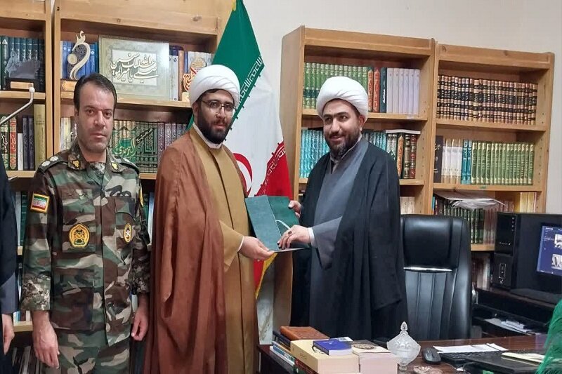 امضای تفاهمنامه همکاری فرهنگی و قرآنی بین تبلیغات اسلامی و تیپ ۲۸۱ زرهی کرمانشاه+ عکس