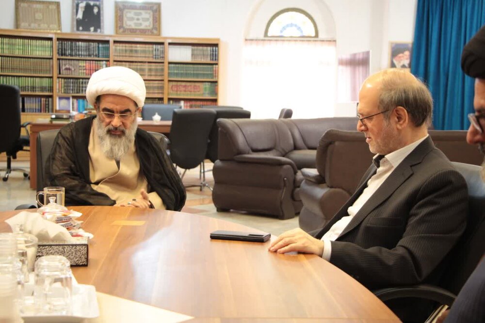 لزوم استفاده از ظرفیت های منحصر بفرد قم / مراکز علمی و منشورات حوزه به جامعه معرفی شود