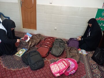توزیع ۸۰ بسته لوازم‌التحریر به دانش‌آموزان نیازمند در ساوه