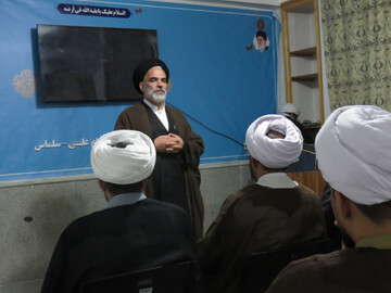 تصاویر/ نشست خانواده طلاب جدیدالورد سلماس با امام جمعه این شهرستان