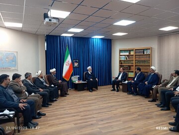 تصاویر/ دیدار مدیر عامل بانک دی و استاندار قم با آیت‌الله اعرافی