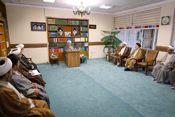 تصاویر/ نشست مدیران مدارس علمیه تبریز با نماینده ولی‌فقیه آذربایجان شرقی