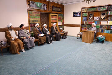 نشست مدیران مدارس علمیه تبریز با نماینده ولی‌فقیه آذربایجان شرقی+ عکس