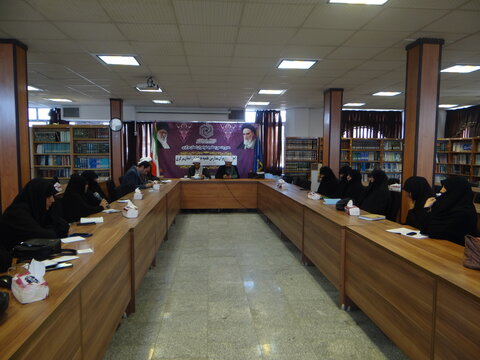 تصاویر/هم اندیشی مدیران مدارس علمیه استان مرکزی با حجت الاسلام و المسلمین فاصل