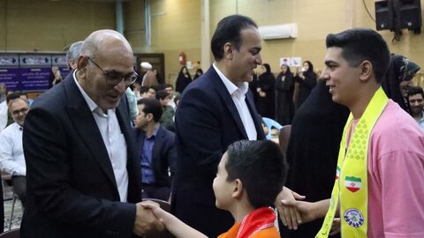 تصاویر/ دیدار مدیر کل آموزش و پرورش یزد و دانش آموزان با آیت الله ناصری