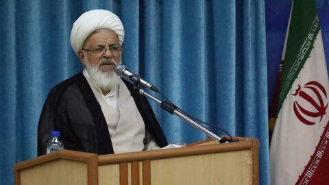 تصاویر/ دیدار مدیر کل آموزش و پرورش یزد و دانش آموزان با آیت الله ناصری