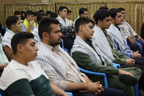 تصاویر/ دیدار مدیر کل آموزش و پرورش یزد و دانش آموزان با آیت الله ناصری