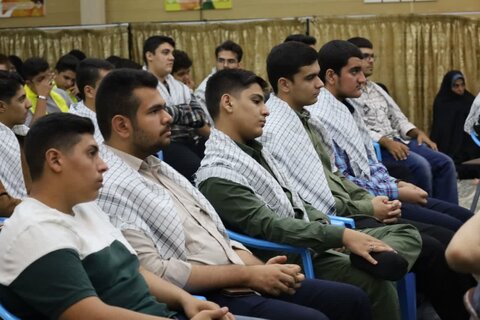 تصاویر/ دیدار مدیر کل آموزش و پرورش یزد و دانش آموزان با آیت الله ناصری