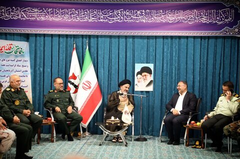 تصاویر/ دیدار  فرمانده سپاه شهدا آذربایجان غربی  و  جمعی از فرماندهان نیروهای مسلح استان آذربایجان غربی با نماینده ولی فقیه در استان
