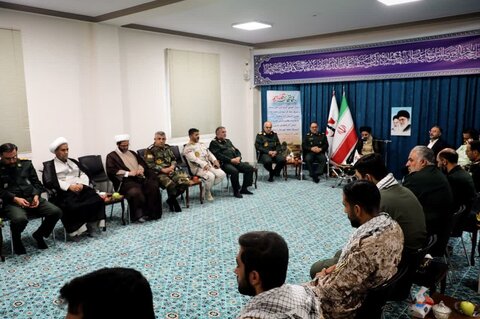 تصاویر/ دیدار  فرمانده سپاه شهدا آذربایجان غربی  و  جمعی از فرماندهان نیروهای مسلح استان آذربایجان غربی با نماینده ولی فقیه در استان