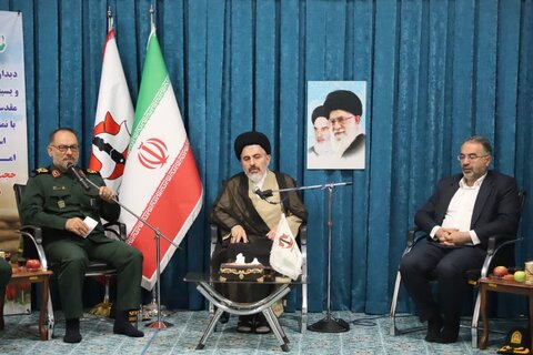 تصاویر/ دیدار  فرمانده سپاه شهدا آذربایجان غربی  و  جمعی از فرماندهان نیروهای مسلح استان آذربایجان غربی با نماینده ولی فقیه در استان