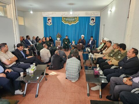 تصاویر /  دیدار مسئولین وبسیجیان بویین زهرا با امام جمعه