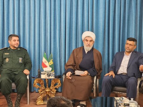 تصاویر /  دیدار مسئولین وبسیجیان بویین زهرا با امام جمعه