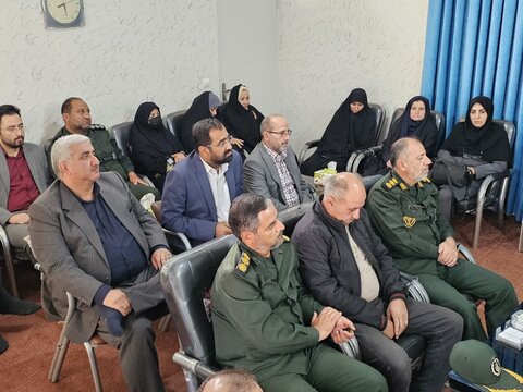 تصاویر /  دیدار مسئولین وبسیجیان بویین زهرا با امام جمعه