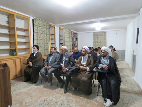 تصاویر/ نشست خانواده طلاب جدیدالورد سلماس با امام جمعه این شهرستان