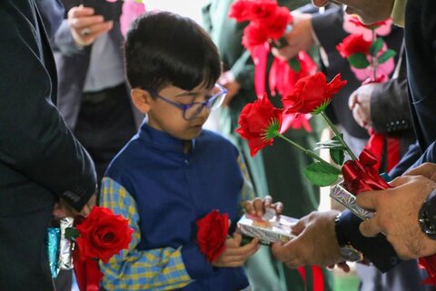 تصاویر/ آیین نمادین استانی زنگ شکوفه ها در دبستان پسرانه شاهد شهرستان گرمسار