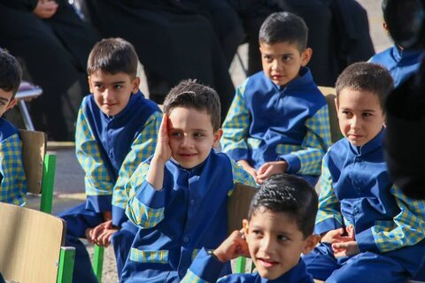 تصاویر/ آیین نمادین استانی زنگ شکوفه ها در دبستان پسرانه شاهد شهرستان گرمسار