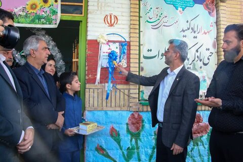 تصاویر/ آیین نمادین استانی زنگ شکوفه ها در دبستان پسرانه شاهد شهرستان گرمسار