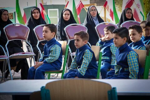 تصاویر/ آیین نمادین استانی زنگ شکوفه ها در دبستان پسرانه شاهد شهرستان گرمسار