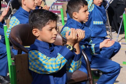 تصاویر/ آیین نمادین استانی زنگ شکوفه ها در دبستان پسرانه شاهد شهرستان گرمسار