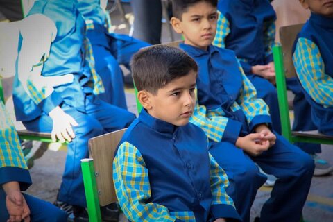 تصاویر/ آیین نمادین استانی زنگ شکوفه ها در دبستان پسرانه شاهد شهرستان گرمسار