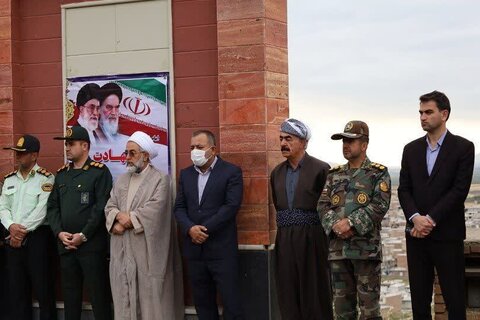 تصاویر/ عطرافشانی و گلباران مزار مطهر شهدای پیرانشهر به مناسبت هفته دفاع مقدس