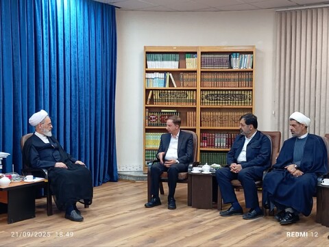 تصاویر/ دیدار مدیر عامل بانک دی و استاندار قم با آیت‌الله اعرافی