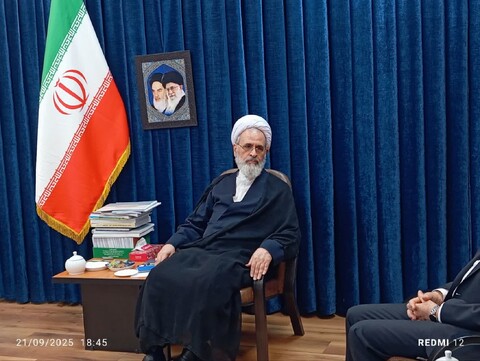 تصاویر/ دیدار مدیر عامل بانک دی و استاندار قم با آیت‌الله اعرافی