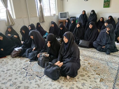 تصاویر/برگزاری مراسم آئین آغاز سال تحصیلی ۱۴۰۵ _۱۴۰۴ با حضور امام جمعه ساوه در موسسه آموزش عالی ریحانه الرسول (س)