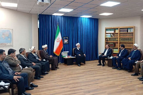 تصاویر/ دیدار مدیر عامل بانک دی با آیت‌الله اعرافی