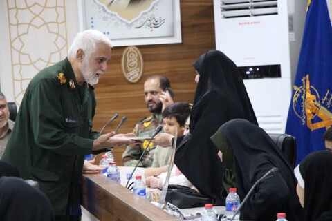 مراسم پاسداشت مقام فرزندان شهدا در آستانه بازگشایی مدارس اهواز