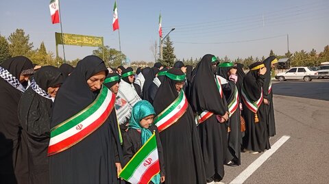 تصاویر/ برگزاری صبحگاه مشترک به مناسبت هفته دفاع مقدس در شهر ماهان