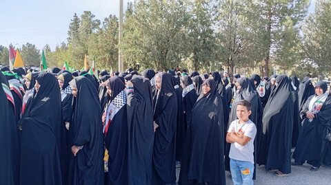 تصاویر/ برگزاری صبحگاه مشترک به مناسبت هفته دفاع مقدس در شهر ماهان