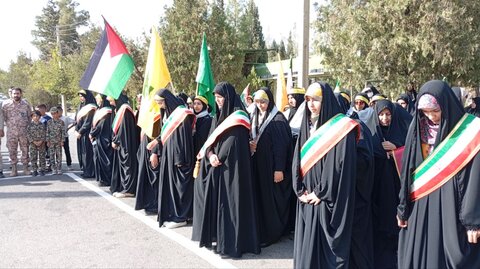 تصاویر/ برگزاری صبحگاه مشترک به مناسبت هفته دفاع مقدس در شهر ماهان