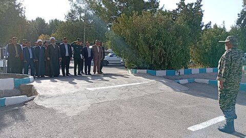 تصاویر/ برگزاری صبحگاه مشترک به مناسبت هفته دفاع مقدس در شهر ماهان