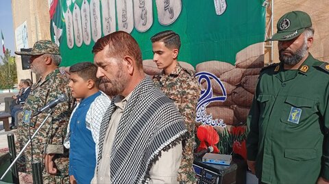 تصاویر/ برگزاری صبحگاه مشترک به مناسبت هفته دفاع مقدس در شهر ماهان