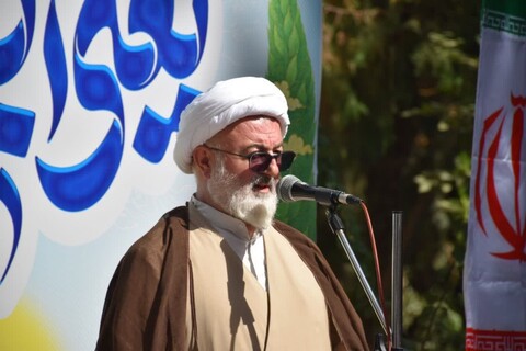 تصاویر/ آیین گلباران و تجدید میثاق با آرمان‌های امام(ره) و شهداء در گلزار شهدای شاهرود