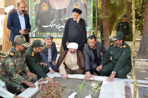 تصاویر/ آیین گلباران و تجدید میثاق با آرمان‌های امام(ره) و شهداء در گلزار شهدای شاهرود