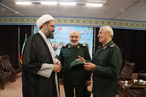 تصاویر / دیدار فرماندهان نظامی و انتظامی استان با نماینده ولی فقیه در استان همدان