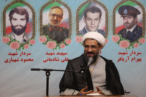 تصاویر / دیدار فرماندهان نظامی و انتظامی استان با نماینده ولی فقیه در استان همدان