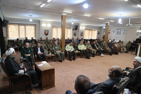 تصاویر / دیدار فرماندهان نظامی و انتظامی استان با نماینده ولی فقیه در استان همدان