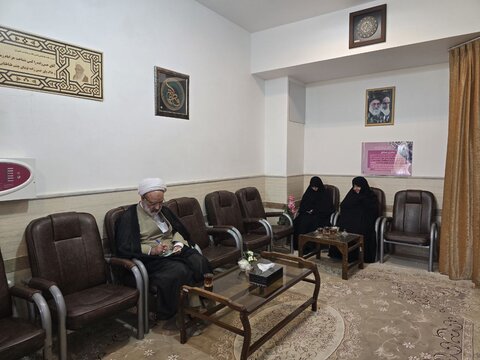 بازدید مدیر حوزه علمیه خواهران استان یزد  از مدرسه علمیه حضرت زینب (س) یزد