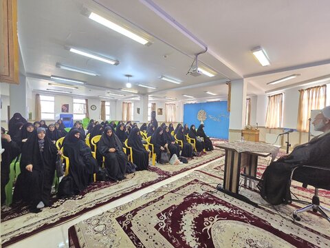 بازدید مدیر حوزه علمیه خواهران استان یزد  از مدرسه علمیه حضرت زینب (س) یزد