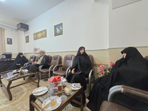 بازدید مدیر حوزه علمیه خواهران استان یزد  از مدرسه علمیه حضرت زینب (س) یزد