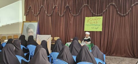 تصاویر/ مراسم آغاز سال تحصیلی و گرامیداشت هفته دفاع مقدس در مدرسه علمیه الزهرا(س) جیرفت