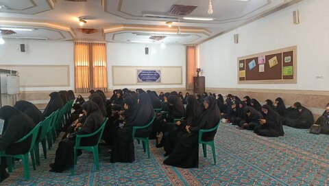 تصاویر/ مراسم گرامیداشت هفته دفاع مقدس در مدرسه علمیه حضرت زینب(س) کرمان