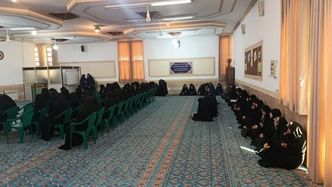 تصاویر/ مراسم گرامیداشت هفته دفاع مقدس در مدرسه علمیه حضرت زینب(س) کرمان