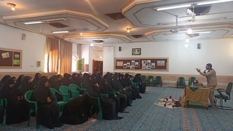 تصاویر/ مراسم گرامیداشت هفته دفاع مقدس در مدرسه علمیه حضرت زینب(س) کرمان