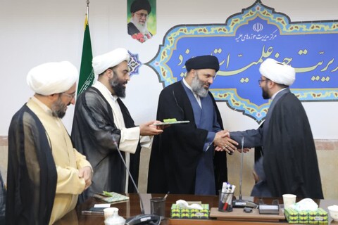 تصاویر/ نشست معاونان تبلیغ و تهذیب مدارس با حضور مدیر حوزه علمیه استان برگزار شد