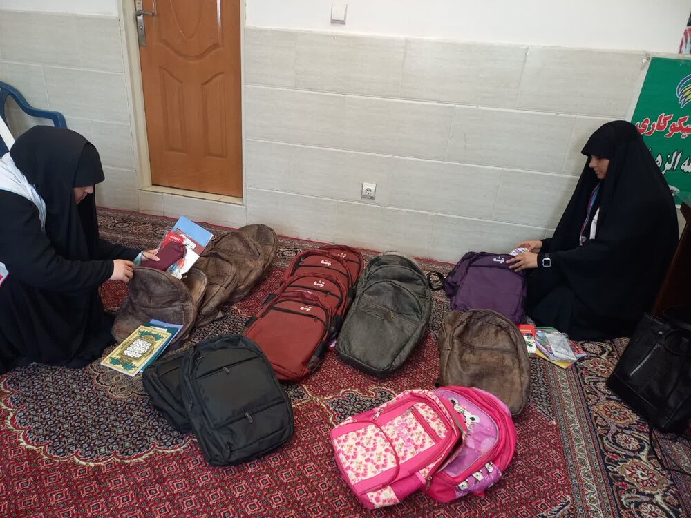 توزیع ۸۰ بسته لوازم‌التحریر به دانش‌آموزان نیازمند در ساوه